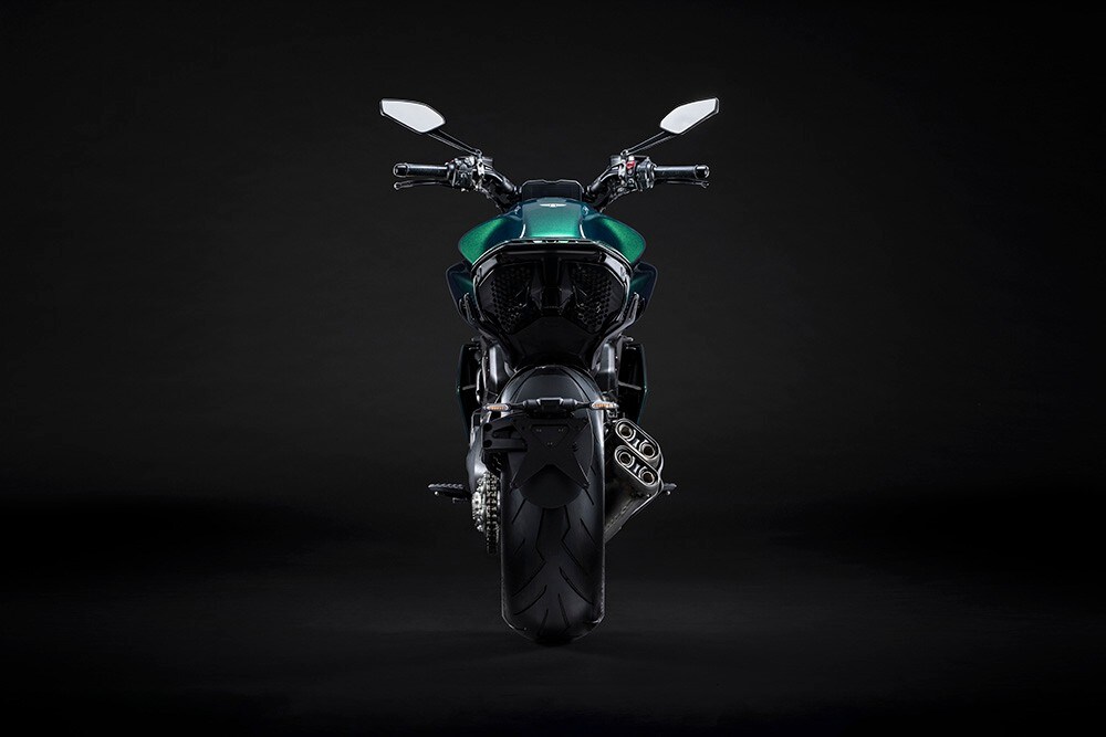 Ducati e Bentley: due serie davvero speciali per la Diavel V4